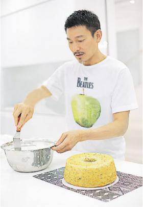 หลิวเต๋อหัว (Andy Lau) สุดภูมิใจลงมือทำเค้กให้ลูกสาวฉลอง 2 ขวบ