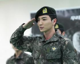 อีทึก (Lee Teuk) ปลดประจำการแล้ว! Super Junior กลับมาครบวงแน่ปี 2018