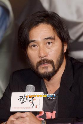 ชเวมินซู (Choi Min Soo) นักแสดงดังฉีกหน้าไอดอลหนุ่มกลางงานแถลงข่าว บอกไม่ชอบนักร้องมาเป็นนักแสดง