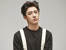 บี.ไอ (B.I) น้องใหม่ YG Ent. เจอสกัดดาวรุ่ง โดนโจมตีหนัก หลังพ่อถูกจับ เหตุยักยอกเงินบริษัท