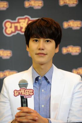 คยูฮยอน (Kyu Hyun) บินตรงถึงไทยเซอร์ไพรส์แฟนคลับด้วยเค้กก้อนโต ที่งานเปิดตัวสาหร่ายอบกรอบใหม่จาก “มาชิตะ” 