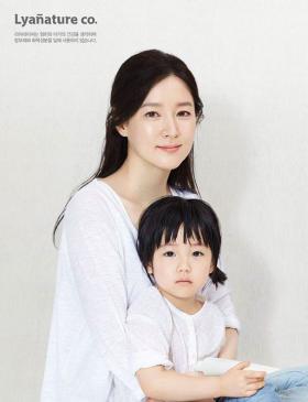 ลียองเอ วัย 44 ปี กับลูกสาววัย 4 ขวบ