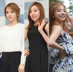 สมาชิก 3 คนของ Ladies Code ย้ายเข้าไปพักในหอเดียวกัน และเริ่มฝึกร้องเพลง และเต้น