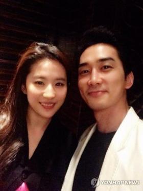 หลิวอี้เฟย (Liu Yi-fei) ยอมรับว่ากำลังคบอยู่กับซงซึงฮอน (Song Seung Heon)