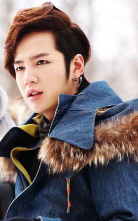 จางกึนซอก (Jang Geun Suk) ส่งมอบข้าว 11 ตันที่บริจาคโดยแฟนๆ 