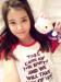 IU ดูมีความสุขในการถ่ายภาพกับตุ๊กตา Hello Kitty 