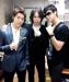 ฮีชอล (Hee Chul), ดงเฮ (Dong Hae) ถ่ายภาพกับยูนโฮ (Yunho) 
