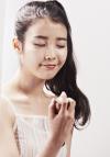 IU เป็นพรีเซ็นเตอร์ให้กับเครื่องสำอางค์แบรนด์ The Saem