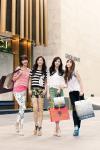 สมาชิกวง SNSD ร่วมถ่ายภาพใน @star1 ในแบบปาปาราสซี่!