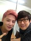 จุนซู (Junsu) และซองมิน (Sung Min) ถ่ายภาพด้วยกัน