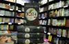 "1Q84" หนังสือเล่มล่าสุดของเขา ในร้านที่กรุงลอนดอน/AFP