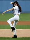 ทิฟฟานี (Tiffany) เยือนทีม Dodgers โชว์ฝีมือขว้างลูกเบสบอลเปิดเกม