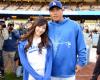 ทิฟฟานี (Tiffany) เยือนทีม Dodgers โชว์ฝีมือขว้างลูกเบสบอลเปิดเกม