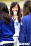 ทิฟฟานี (Tiffany) เยือนทีม Dodgers โชว์ฝีมือขว้างลูกเบสบอลเปิดเกม