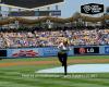 Girls&#039; Generation เยือน Dodger Stadium ร้องเพลงชาติ - ขว้างลูกเปิดเกม