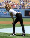 Girls&#039; Generation เยือน Dodger Stadium ร้องเพลงชาติ - ขว้างลูกเปิดเกม