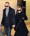 อายูมิ (Ayumi Hamasaki) จูงมือคู่หมั้นหนุ่มชาวต่างชาติเดินทางถึงญี่ปุ่น