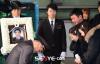 อีทึก (Lee Teuk) ปล่อยโฮเพื่อนๆ ซูเปอร์จูเนียร์ (Super Junior) ร่วมปลอบในพิธีศพพ่อและปู่-ย่า