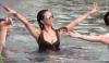 ชมความอวบอึ๋มสาว 40 หลินจือหลิง (Lin Chi Ling) ลงเล่นน้ำตัวเปียกปอน