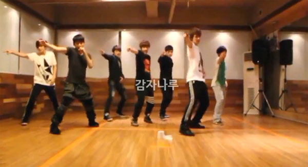 [Video] Infinite - Practicing The Chaser Dance