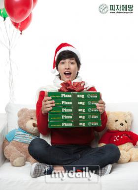 ซงจุงกิ (Song Joong Ki) เป็นพรีเซ็นเตอร์โฆษณาให้กับ Pizza Etang 
