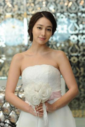 ลีมินจอง (Lee Min Jung) เอ่ยถึงประสบการณ์สวมชุดแต่งงาน!
