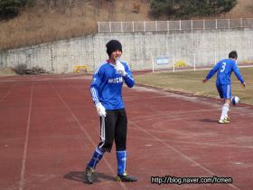 ภาพคิมฮยอนจุง (Kim Hyun Joong) ซ้อมบอลกับเพื่อนๆ ร่วมทีม!