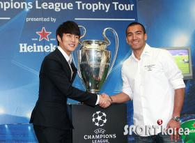 ดูจุน (Doo Joon) ไปร่วมงานที่ UEFA Champions League Trophy Tour 