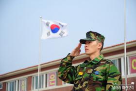 ฮยอนบิน (Hyun Bin) เป็นทหารด้านประชาสัมพันธ์