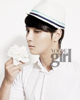 ยูนซิยูน (Yoon Si Yoon) ถ่ายภาพให้กับนิตยสาร Vogue