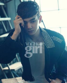 ภาพยูซึงโฮ (Yoo Seung Ho) ในนิตยสาร Vogue 