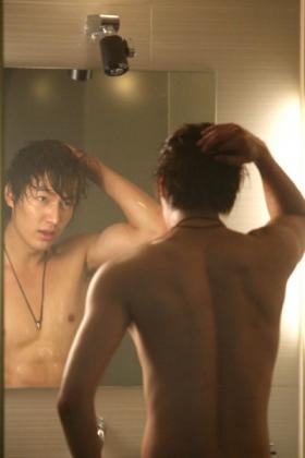 ลีมินโฮ (Lee Min Ho) อวดหุ่นของเขาในฉากที่อาบน้ำ