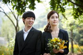 ภาพยูชอน (Yoochun) และลีดาเฮ (Lee Da Hae) ในขณะถ่ายทำละครเรื่อง Miss Ripley 