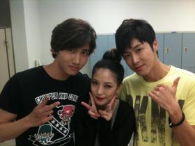 BoA ถ่ายภาพกับยูนโฮ (Yunho) และชางมิน (Chang Min)