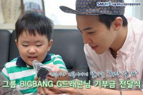 G-Dragon เดินทางไปเยี่ยมเด็กที่ป่วย!
