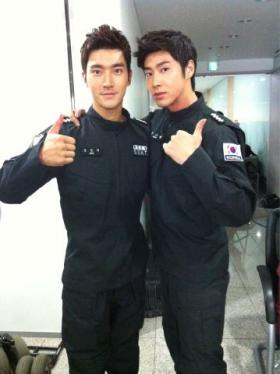 ภาพชอยซีวอน (Choi Si Won) และยูนโฮ (Yunho) จากละครเรื่อง Poseidon