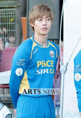 คิมฮยอนจุง (Kim Hyun Joong) ไปร่วมแข่งบอลกับ FC Men สำหรับการแข่งขัน Peace Star Cup 