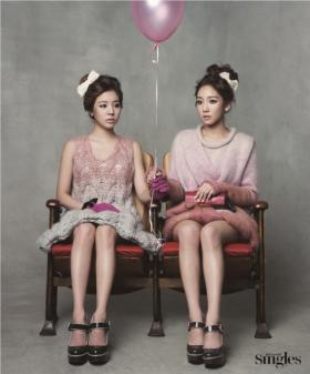 แทยอน (Tae Yeon) และ Sunny ถ่ายภาพในนิตยสาร Singles 