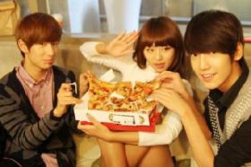 ฮโยริน (Hyo Rin) ล้อสมาชิกวง Boyfriend ด้วยคำว่า Don&#039;t Touch My Pizza!