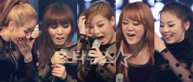 วง Wonder Girls ทำถ้วยรางวัลที่ชนะจากรายการ M! Countdown ลื่นหลุดมือ