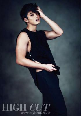 จินวูน (Jin Woon) ถ่ายภาพในนิตยสาร High Cut!