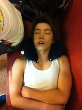 ดงเฮ (Dong Hae) เพลียจนหลับ?