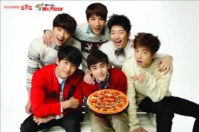 วง 2PM เป็นพรีเซ็นเตอร์โฆษณาใหม่ Mr. Pizza!