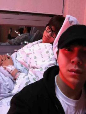 จุนซู (Junsu) จากวง 2PM เข่าเจ็บจนต้องเข้าโรงพยาบาล!