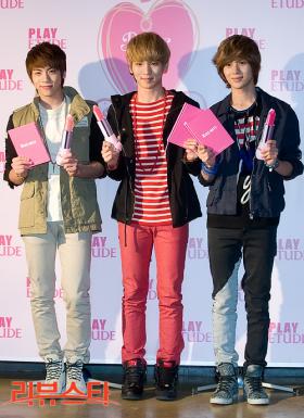 จงฮยอน (Jong Hyun), คีย์ (Key) และแทมิน (Tae Min) ร่วมกิจกรรม Etude!