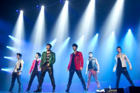 คอนเสิร์ต 2PM HANDS UP ASIA TOUR 2011-2012 สร้างรายได้ถึง 53 ล้านดอลล่าร์สหรัฐฯ!