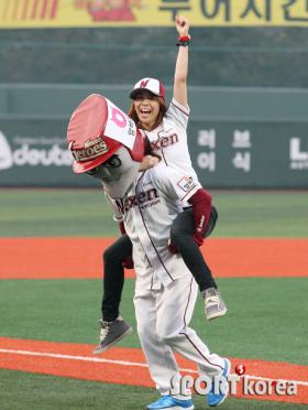 Ailee ไปร่วมงานโยนลูกเบสบอลเปิดการแข่งขัน Nexen 