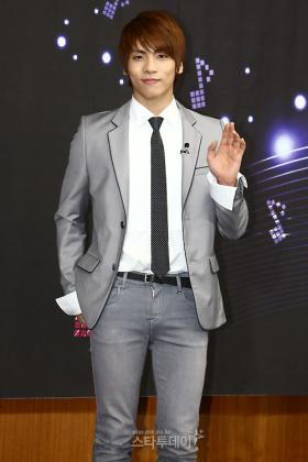 จงฮยอน (Jong Hyun) ยืนยันส่วนสูงของเขา!