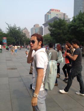จางกึนซอค (Jang Geun Suk) สัมผัสอากาศร้อนที่กรุงปักกิ่ง!
