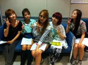วง Wonder Girls ไปหาบูม (Boom) หลังจากชนะรางวัลจากรายการ Music Bank 